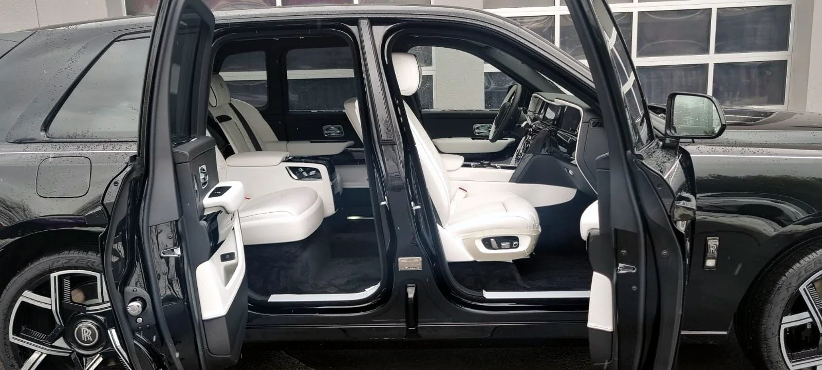 Rolls-Royce Cullinan interior